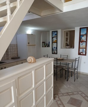 Family Suite, Balcony, Partial Sea View | Dining - DIAMOND on the cliff Hotel &Suites (Santorini)