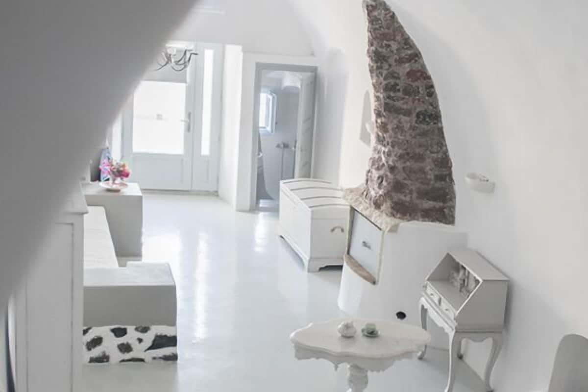 Deluxe Suite, Balcony, Sea View | In-room safe, blackout drapes, soundproofing, iron/ironing board