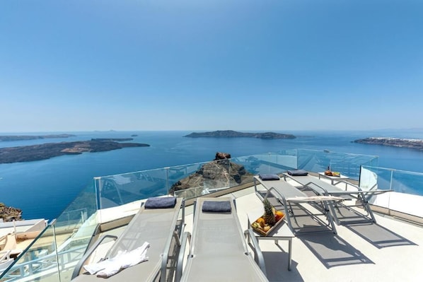 Property grounds - DIAMOND on the cliff Hotel &Suites (Santorini)