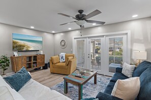TV - 🌞Walk to Beach | Steps to Pool | Misty Cove 206- Misty Cove Escape⛱️ (Miramar Beach)