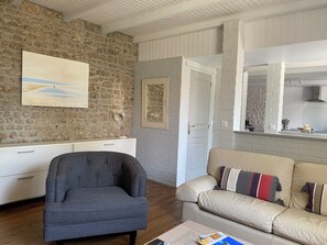 TV - 3 stars: between land and sea, lovely house. (Saint-Just-Luzac)