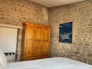 2 bedrooms, iron/ironing board, WiFi, bed sheets - 3 stars: between land and sea, lovely house. (Saint-Just-Luzac)