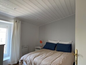 2 bedrooms, iron/ironing board, WiFi, bed sheets - 3 stars: between land and sea, lovely house. (Saint-Just-Luzac)
