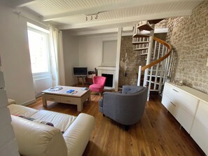 TV - 3 stars: between land and sea, lovely house. (Saint-Just-Luzac)
