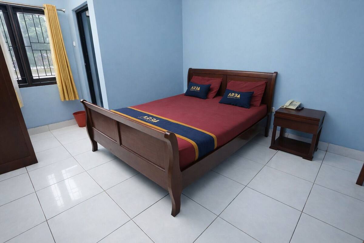 Standard Double Room | Desk, bed sheets