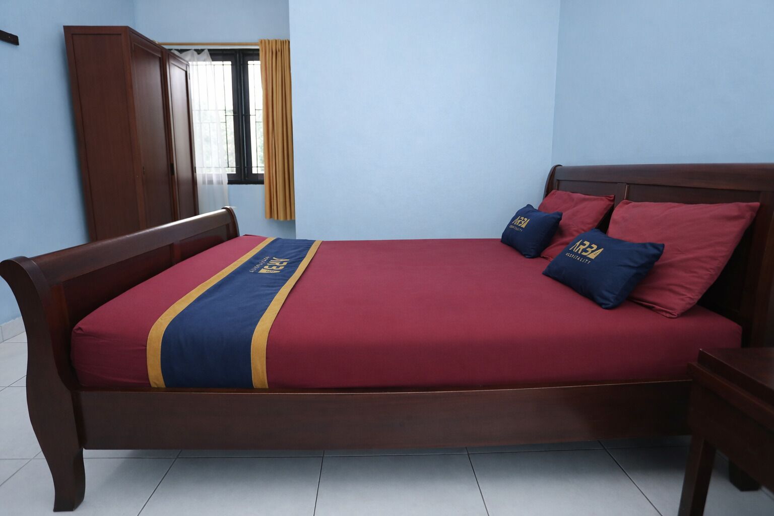 Standard Double Room | Desk