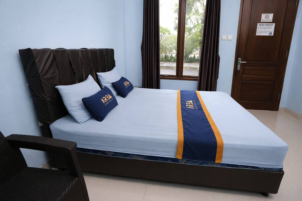 Deluxe Double Room | Desk, bed sheets