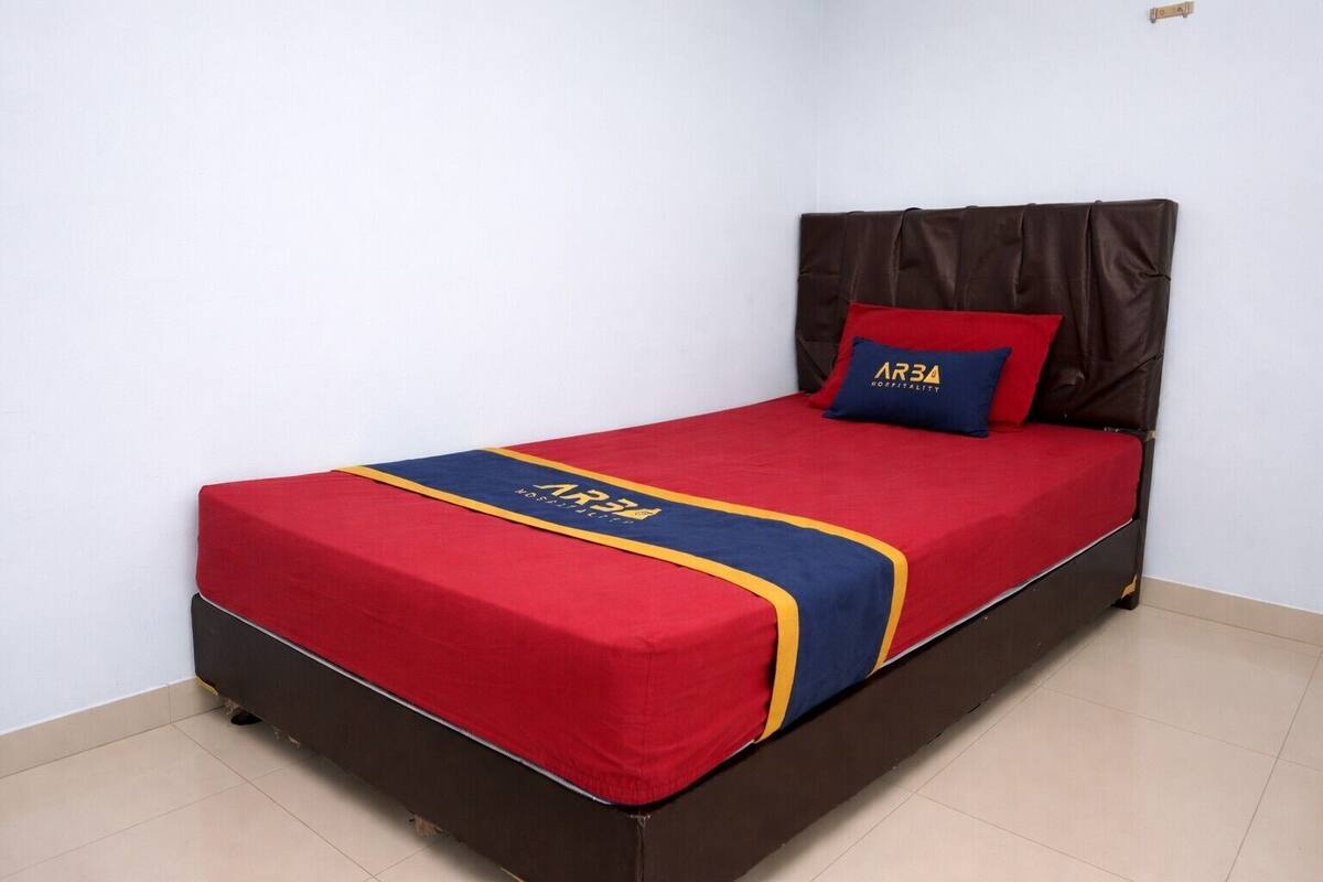 Economy Single Room | Desk, bed sheets