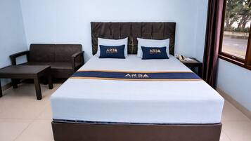 Deluxe Double Room | Desk