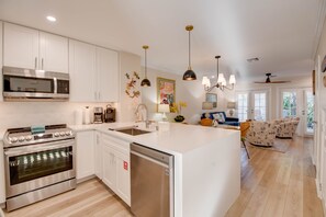 Fridge, microwave, oven, stovetop - Angel Fish Cove | Updated Townhome Retreat Near Duval (Key West)