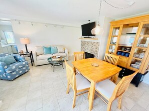 Dining - Cozy 1-bedroom condo in perfect Rehoboth Beach with AC (Rehoboth Beach)
