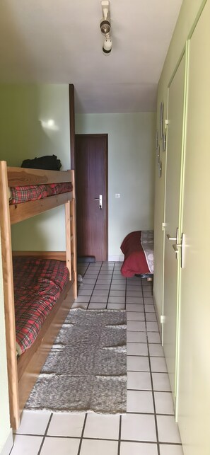 WiFi, bed sheets - Apartment “Les Granges 13” with Mountain View, Balcony and Wi-Fi (Villard-Reculas)