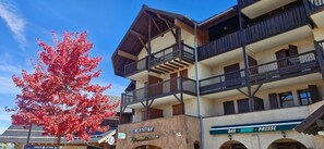 Exterior - Apartment “Les Granges 13” with Mountain View, Balcony and Wi-Fi (Villard-Reculas)