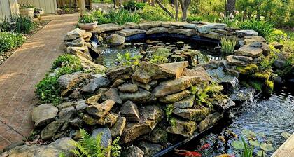 3BR/3.5BA Secluded Aqua-Eden Nature Manor; Ensuite Dual-Spas on 60 Scenic Acres