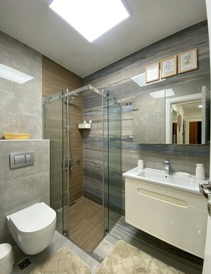 Hair dryer, towels, soap, toilet paper - Comfortable and modern apart hotel within walking distance of Sultanahmet. (İstanbul)