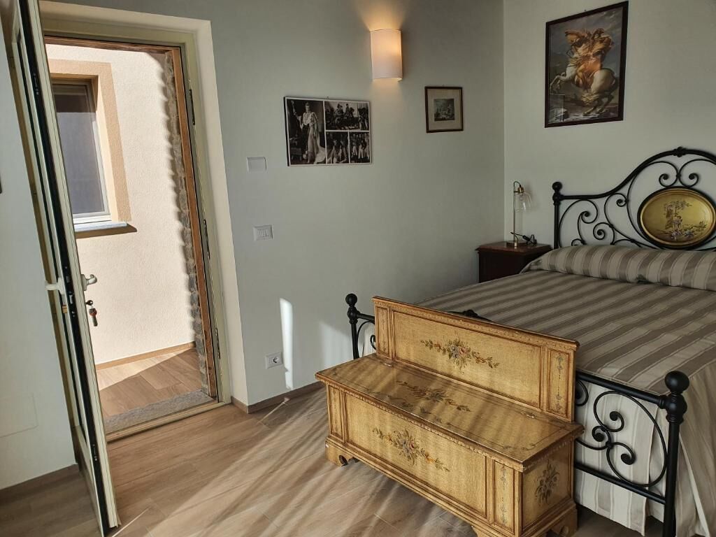 Double Room, Balcony, Courtyard View | Blackout drapes, iron/ironing board, free WiFi