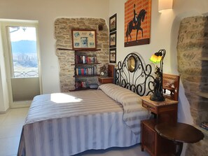 Doppelzimmer, Balkon, Blick auf den Innenhof | Verdunkelungsvorhänge, Bügeleisen/Bügelbrett, kostenloses WLAN