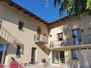 Deluxe Double Room, Balcony, Courtyard View | Exterior - Villa Alta Langa (Cravanzana)