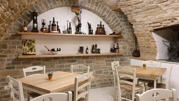 Dubbelrum - balkong - utsikt mot innergården | Restauranger