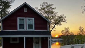 Exterior - Sunset Bungalow on Lake Winnisquam (Belmont)