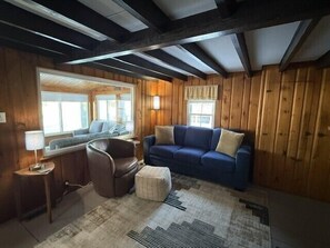 Smart TV, fireplace, offices - Sunset Bungalow on Lake Winnisquam (Belmont)