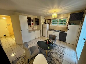 Interior - Spacious family home, private pool (Bompas)