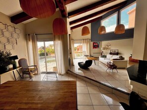 Living area - Spacious family home, private pool (Bompas)