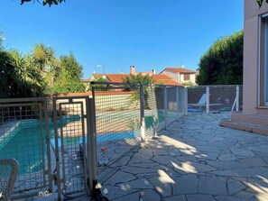 Pool - Spacious family home, private pool (Bompas)