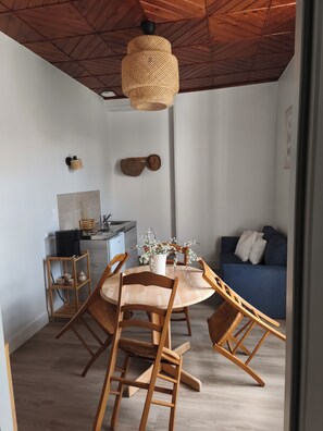 Classic Studio, Non Smoking | Interior - Les Chambres de Nelly (Cravant les Coteaux)