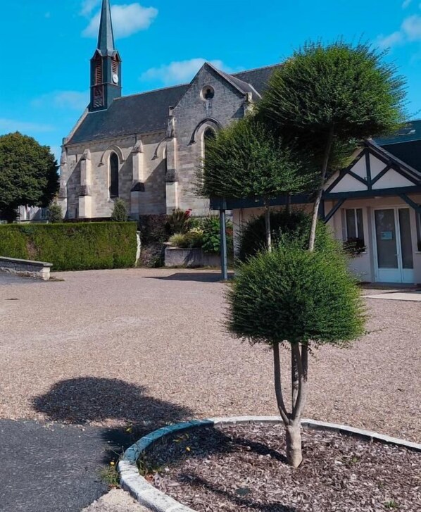 Exterior - Les Chambres de Nelly (Cravant les Coteaux)