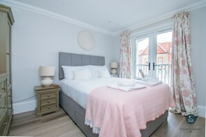 2 bedrooms, iron/ironing board, bed sheets, wheelchair access - 2 The Lookout - Two Bedroom Apartment, Sleeps 4 (Swanage)