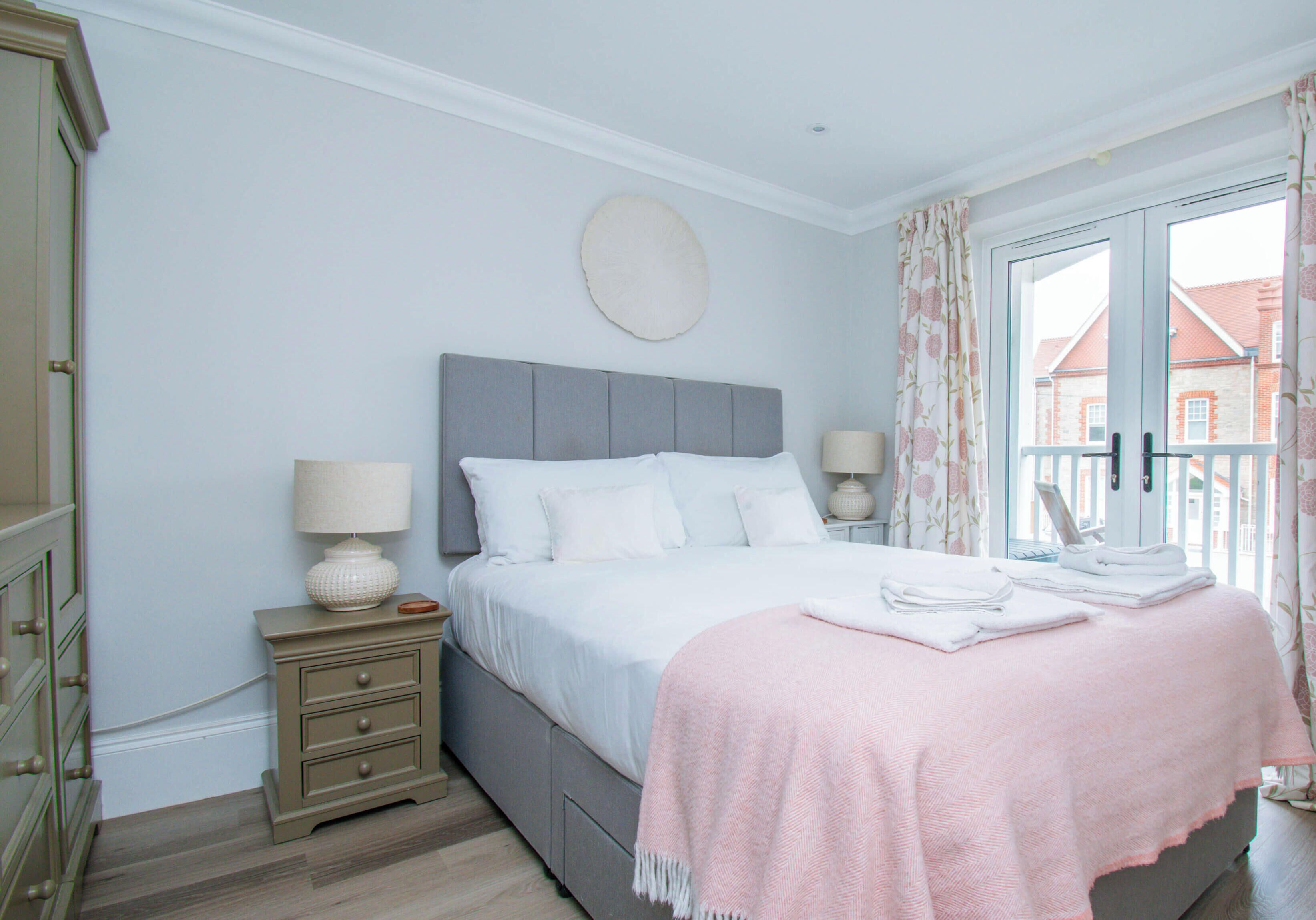 2 bedrooms, iron/ironing board, bed sheets