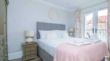 2 bedrooms, iron/ironing board, bed sheets