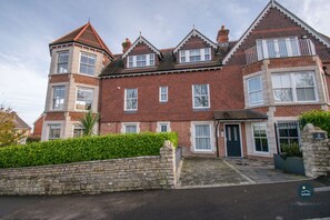 Exterior - 2 The Lookout - Two Bedroom Apartment, Sleeps 4 (Swanage)