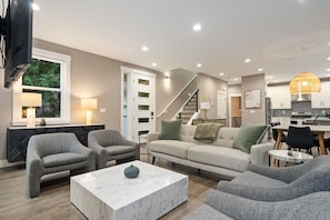Smart TV, fireplace - Modern 4BR Bellingham Home w/ Deck & Garage (Bellingham)