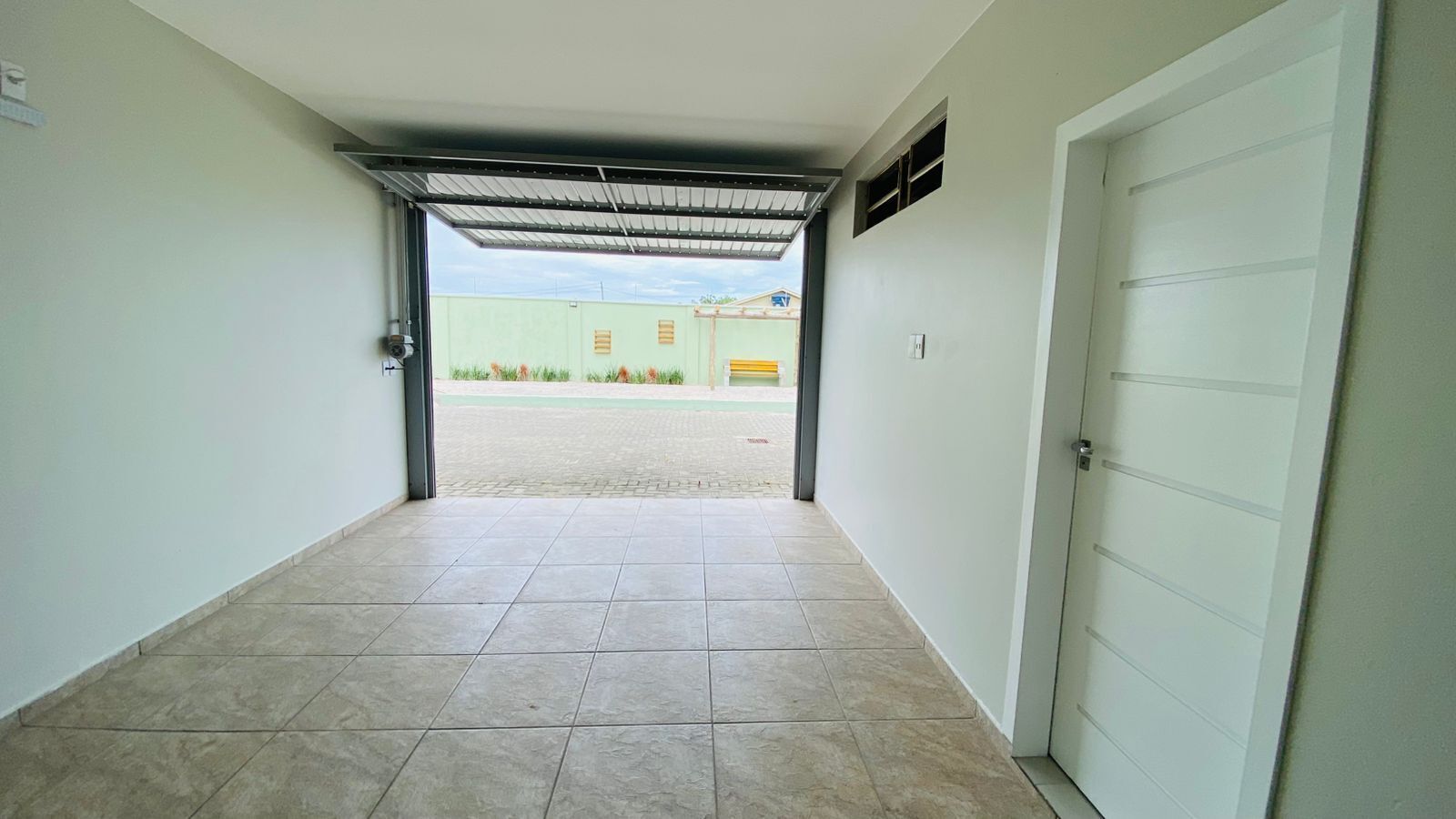 مواقف سيارات مجانية