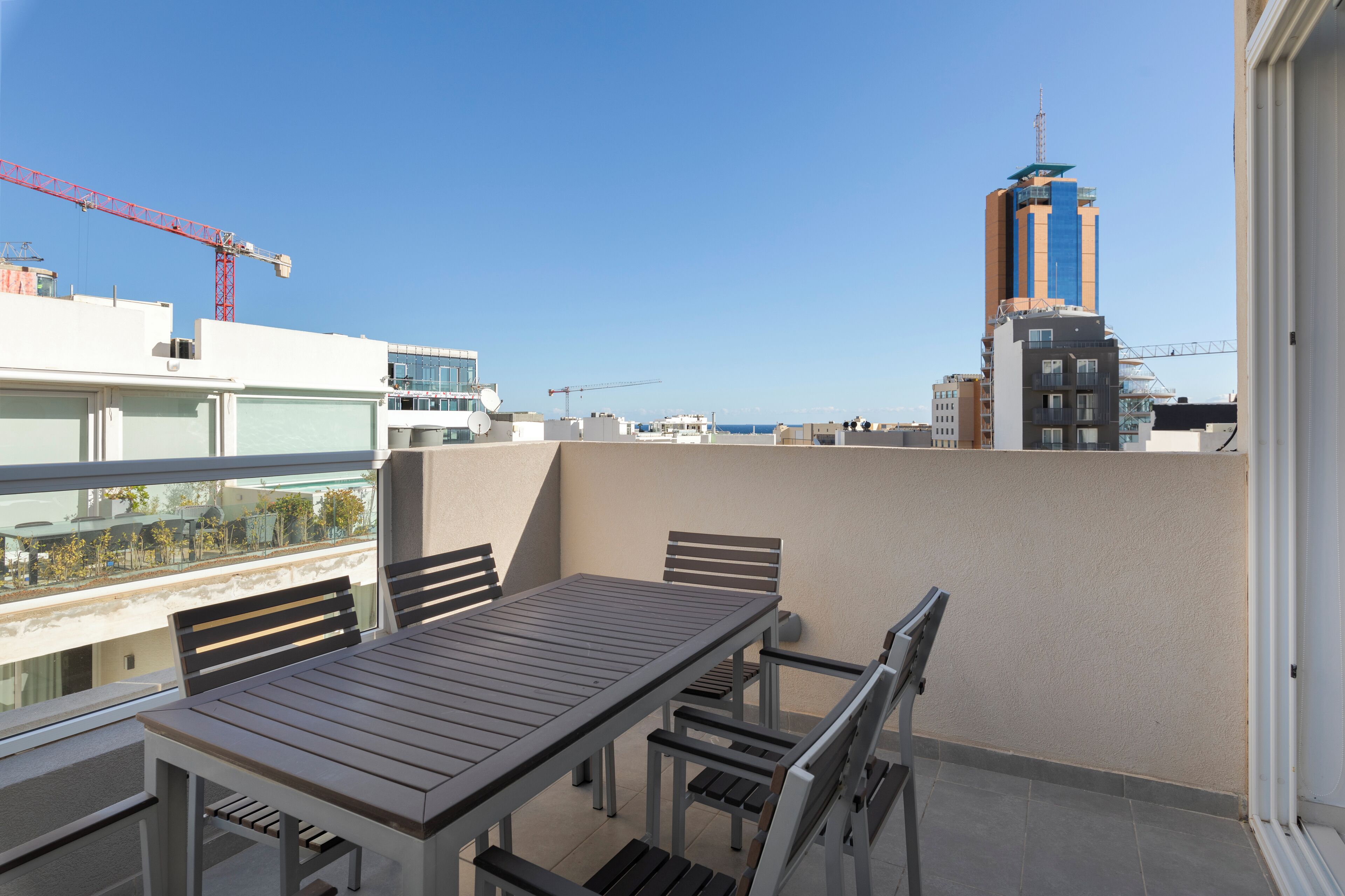 Penthouse, vista a la ciudad | Terraza o patio