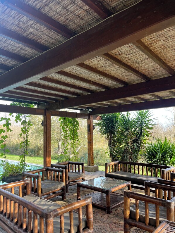 Terrace/patio - Le Marais de Capeau, private with pond, swimming pool and leisure facilities (Arles)