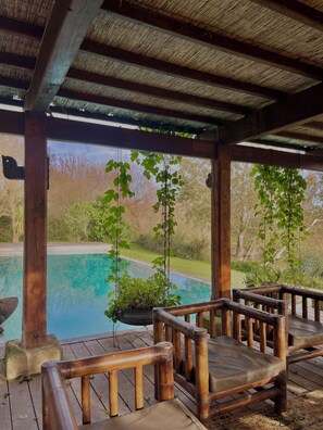 Pool - Le Marais de Capeau, private with pond, swimming pool and leisure facilities (Arles)