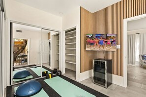 Fitness facility - Heated Pool, Cabana, Fire Pit, Game Room & Arcade! (San Antonio)