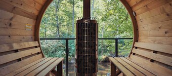 Schoonmaker Retreat: 2 Homes. Sauna + Hot Tub