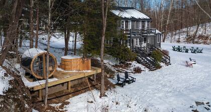 Schoonmaker Retreat: 2 Homes. Sauna + Hot Tub