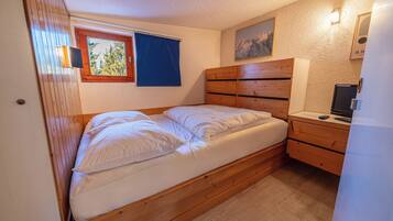 Internet, bed sheets