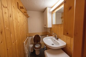 Serviettes fournies, papier toilette