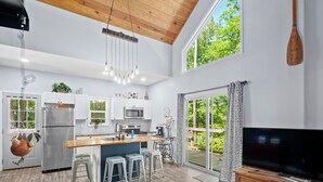 Coffee/tea maker, fridge, microwave, oven - Jax Joint - Pet Friendly - perfect family vacation spot! (Crane Hill)