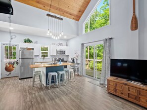 Fridge, microwave, oven, stovetop - Jax Joint - Pet Friendly - perfect family vacation spot! (Crane Hill)