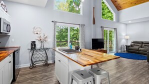 Interior - Jax Joint - Pet Friendly - perfect family vacation spot! (Crane Hill)
