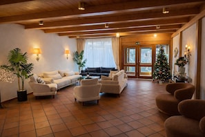 Lobby sitting area - Hotel Aqua (Bad Woerishofen)