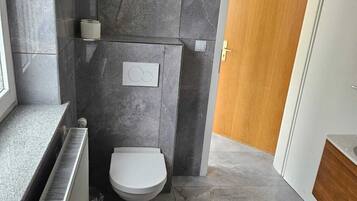 Deluxe Double Room | Bathroom | Shower, free toiletries, hair dryer, soap