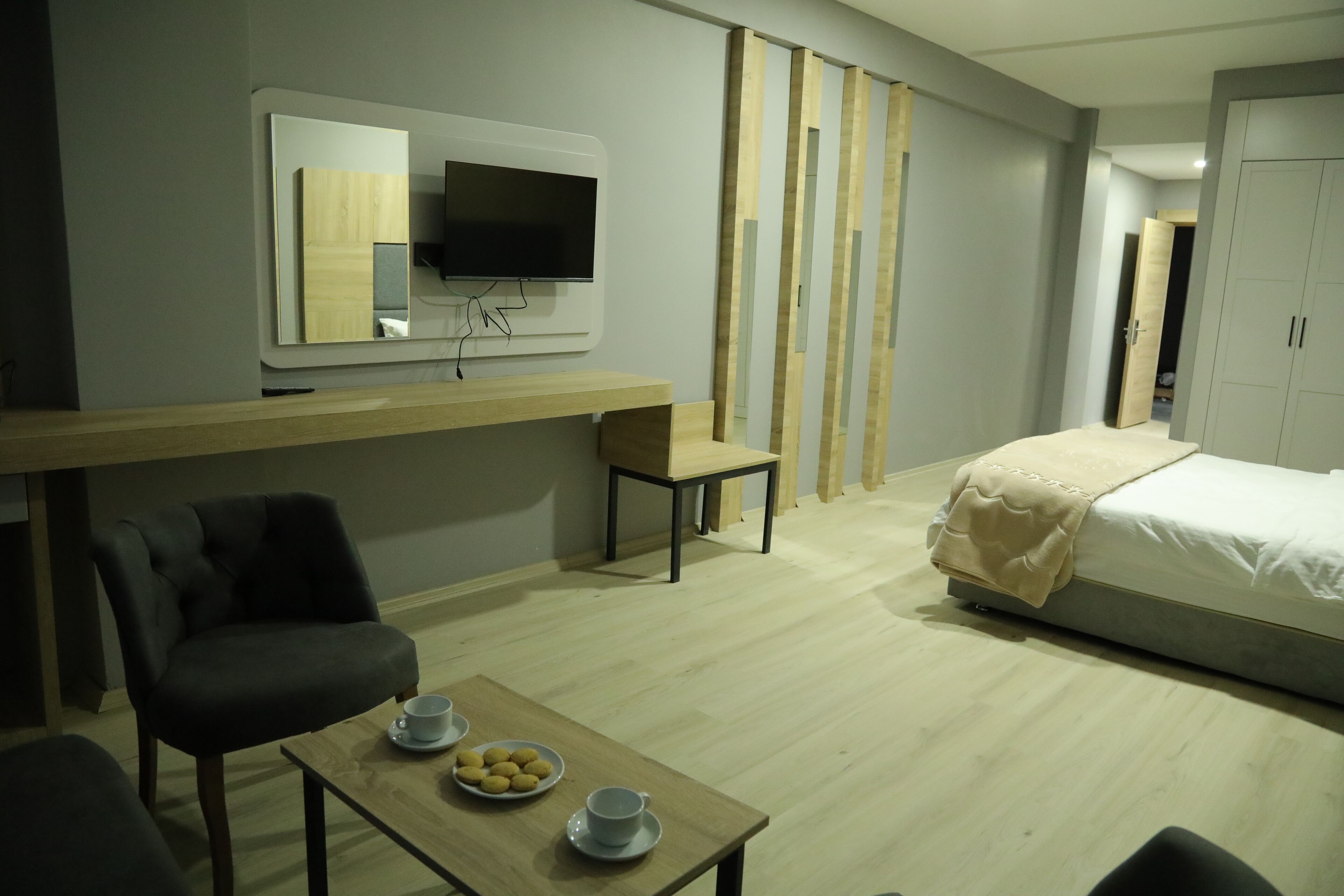 Deluxe Double Room, Mountain View | In-room safe, desk, laptop workspace, soundproofing